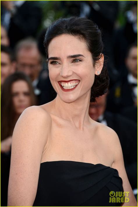 Jennifer Connelly at Cannes: WTF was she thinking with this。